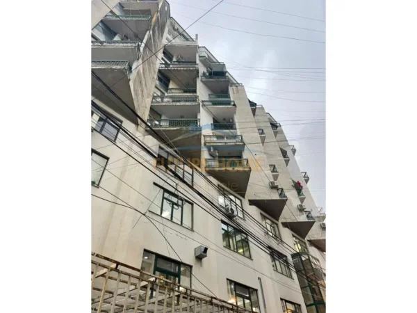 Tirane, shitet apartament 2+1+Ballkon Kati 3, 120 m² 290.000 € (QENDER TIRANE)