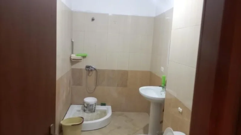 Tirane, jepet me qera apartament 2+1+Ballkon Kati 4, 85 m² 400 € (nela 5 ASTIR)