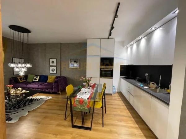 Tirane, jepet me qera apartament 2+1+Ballkon Kati 6, 95 m² 1.800 € (STADIUMI DINAMO)