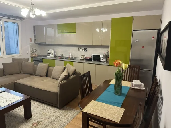 Tirane, jepet me qera apartament 2+1 Kati 3, 90 m² 550 € (brryli)