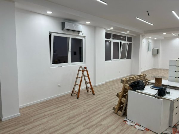 Tirane, jepet me qera ambjent biznesi Kati 0, 75 m² 800 € (brryli)