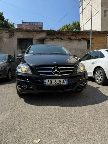 Tirane, shitet makine Mercedes Benz B Class Benzin, e zeze automatik Kondicioner 219.170 km 5.000 €