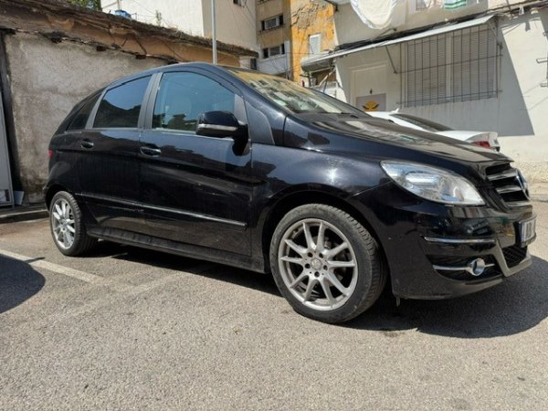 Tirane, shitet makine Mercedes Benz B Class Benzin, e zeze automatik Kondicioner 219.170 km 6.000 €