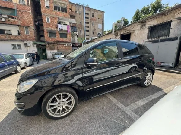 Tirane, shitet makine Mercedes Benz B Class Benzin, e zeze automatik Kondicioner 219.170 km 5.000 €