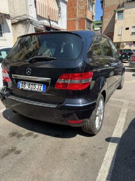 Tirane, shitet makine Mercedes Benz B Class Benzin, e zeze automatik Kondicioner 219.170 km 6.000 €