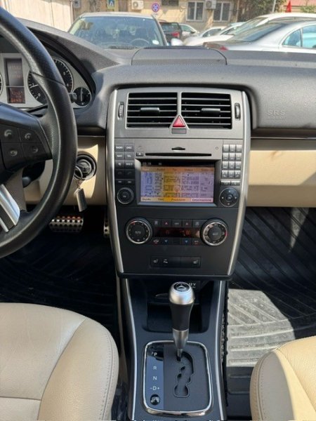 Tirane, shitet makine Mercedes Benz B Class Benzin, e zeze automatik Kondicioner 219.170 km 6.000 €