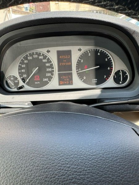 Tirane, shitet makine Mercedes Benz B Class Benzin, e zeze automatik Kondicioner 219.170 km 6.000 €