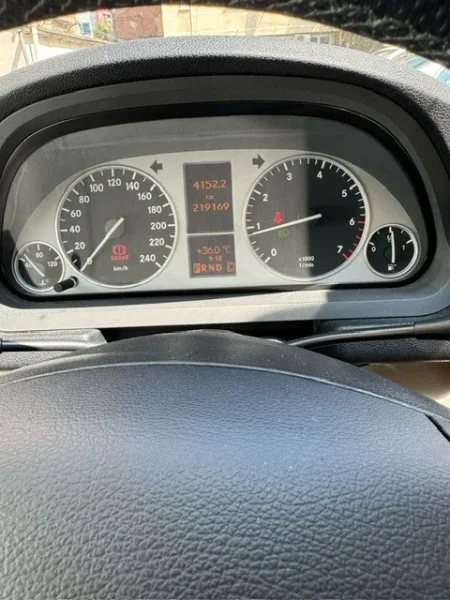 Tirane, shitet makine Mercedes Benz B Class Benzin, e zeze automatik Kondicioner 219.170 km 5.000 €