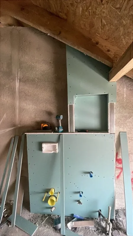 🛠️ Ofrojmë Punime Gipsi, Patinim dhe Lyerje Profesionale për Shtëpinë Tuaj!