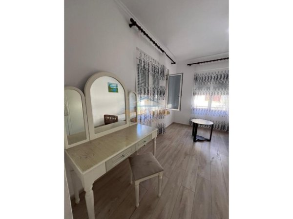 Tirane, jepet me qera apartament 3+1+Ballkon Kati 2, 105 m² 550 € (Rruga e Kavajes)