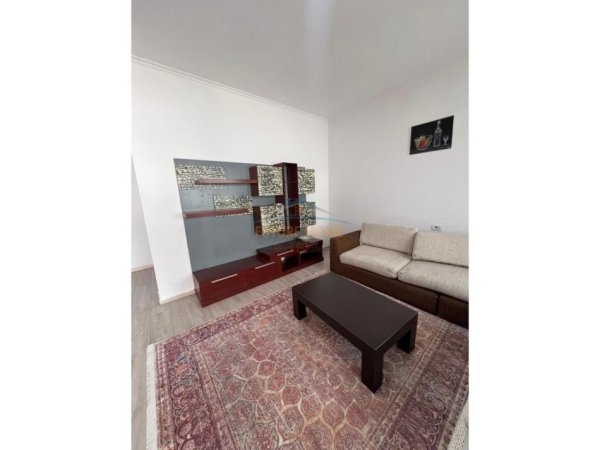Tirane, jepet me qera apartament 3+1+Ballkon Kati 2, 105 m² 550 € (Rruga e Kavajes)