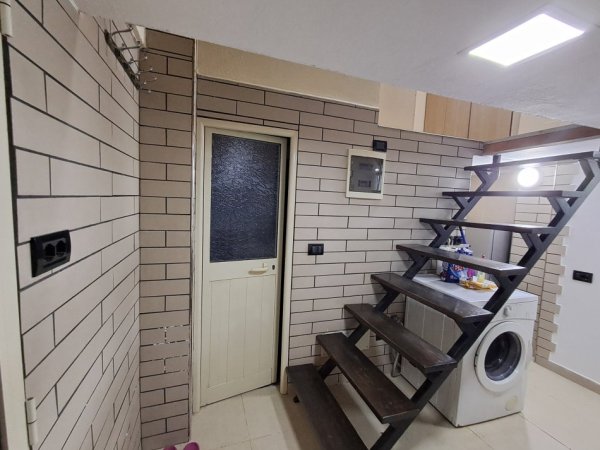 Tirane, jepet me qera apartament duplex 1+1+Ballkon Kati 2, 50 m² 350 € (Gani Strazimiri)