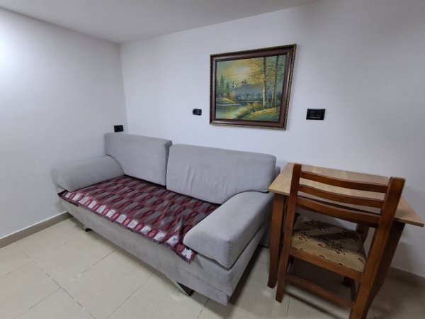 Tirane, jepet me qera apartament duplex 1+1+Ballkon Kati 2, 50 m² 350 € (Gani Strazimiri)
