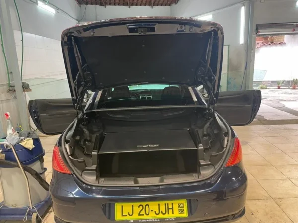 Tirane, shitet makine Peuget Benzin, blu e errët manuale 234.000 km 4.000 €