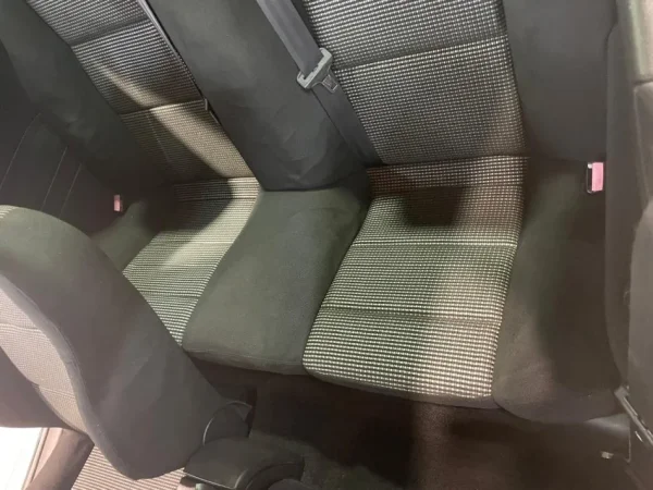 Tirane, shitet makine Peuget Benzin, blu e errët manuale 234.000 km 4.000 €