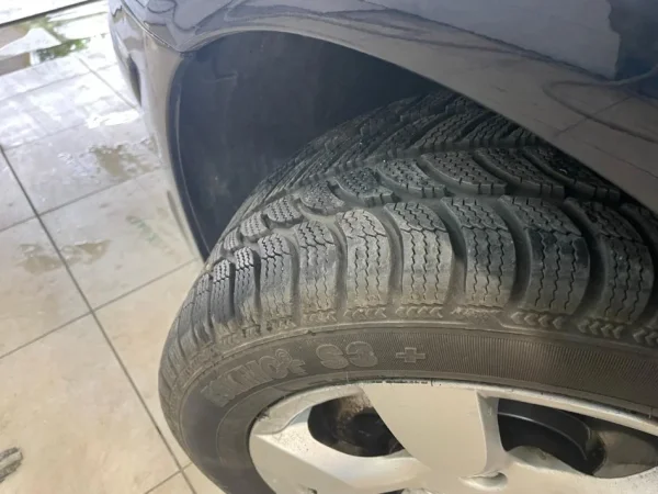 Tirane, shitet makine Peuget Benzin, blu e errët manuale 234.000 km 4.000 €