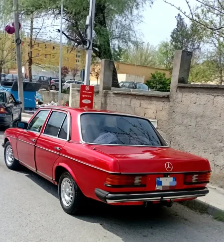 Tirane, shes makine Mercedes - Benz Nafte, e kuqe manuale 500.000 km 9.800 €