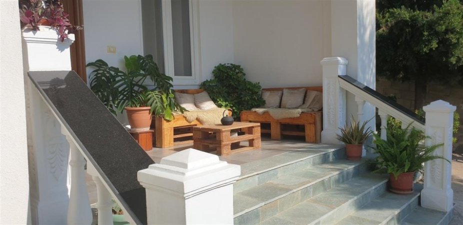 Tirane, jepet me qera shtepi 4+1+Aneks+Ballkon Kati 1, 1 m² 