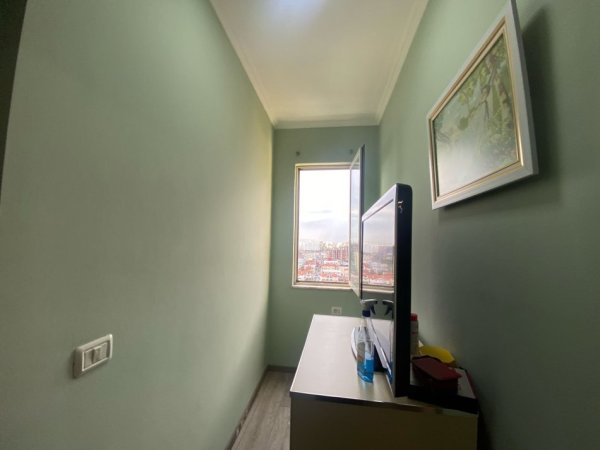 Tirane, shitet apartament 2+1+Ballkon Kati 10, 93 m² 195.000 € (Rruga Kavajes)