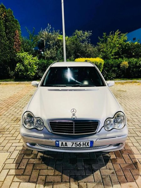 Tirane, shes makine me portobagazh Mercedez-benz Nafte, gri metalizato automatik Klima 290.000 km 3.100 €