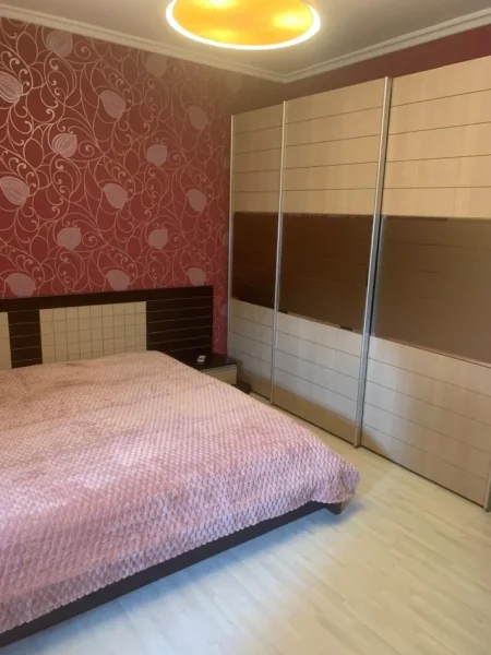 APARTAMENT  2+1 ME QIRA ISH EKSPOZITA   650 €