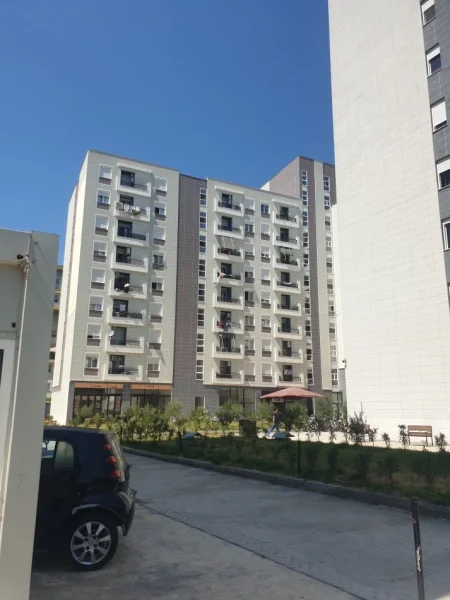 Tirane, jepet me qera dyqan Kati 0, 25 m² 420 Euro (Globe)