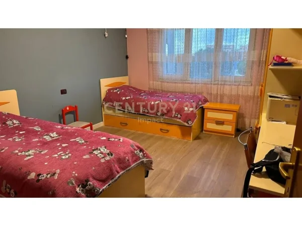 Tirane, jepet me qera apartament 2+1 Kati 3, 130 m² 800 € (vizion plus)