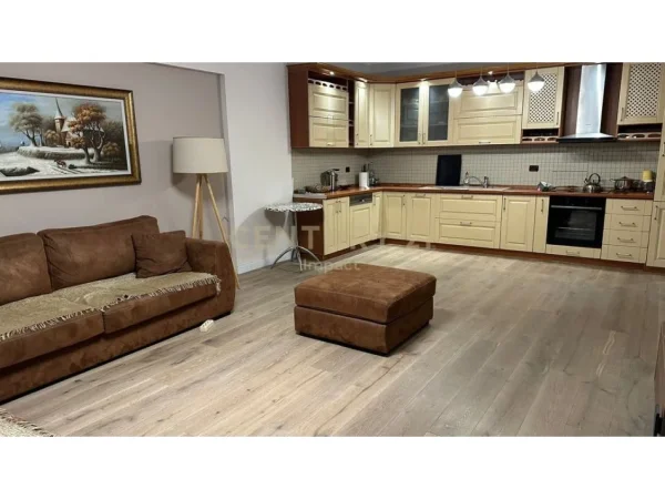 Tirane, jepet me qera apartament 2+1 Kati 3, 130 m² 800 € (vizion plus)
