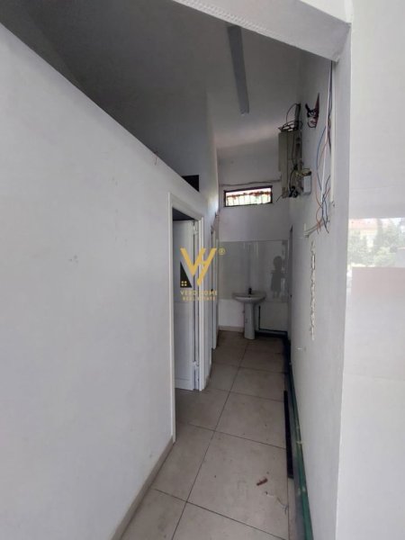 Tirane, jepet me qera dyqan Kati 0, 105 m² 800 € (RRUGA ”4 DESHMORET”)