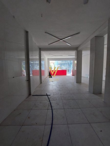 Tirane, jepet me qera dyqan Kati 0, 105 m² 800 € (RRUGA ”4 DESHMORET”)