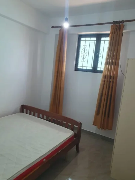 Tirane, jepet me qera apartament 1+1 Kati 1, 70 m² 280 € (Yzberisht, Shkolla Myslim Shima)