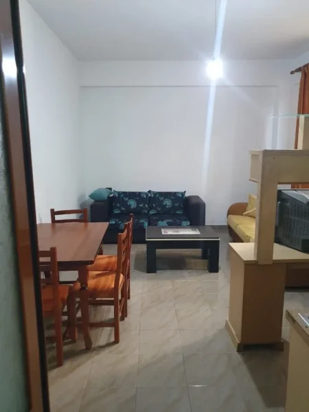 Tirane, jepet me qera apartament 1+1 Kati 1, 70 m² 280 € (Yzberisht, Shkolla Myslim Shima)