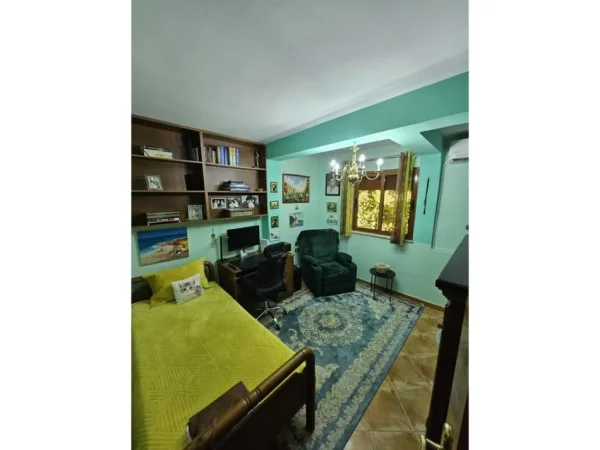 Tirane, shes apartament duplex 3+1 Kati 2, 110 m² 220.000 € rruga muhamet gjollesha