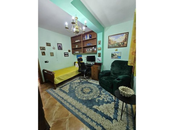 Tirane, shes apartament duplex 3+1 Kati 2, 110 m² 220.000 € rruga muhamet gjollesha