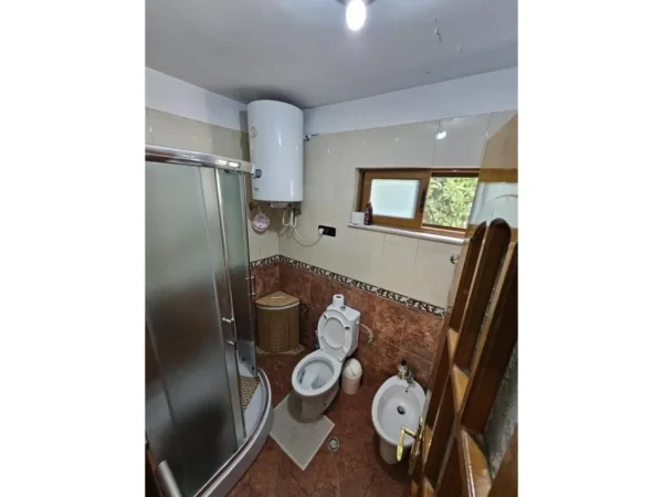 Tirane, shes apartament duplex 3+1 Kati 2, 110 m² 220.000 € rruga muhamet gjollesha