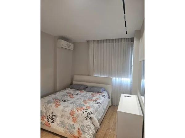 Tirane, jepet me qera apartament+verande | Penthouse 1+1 Kati 5, 61 m² 650 € (rruga e elbasanit)