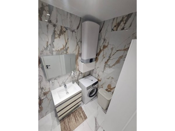 Tirane, jepet me qera apartament+verande | Penthouse 1+1 Kati 5, 61 m² 650 € (rruga e elbasanit)