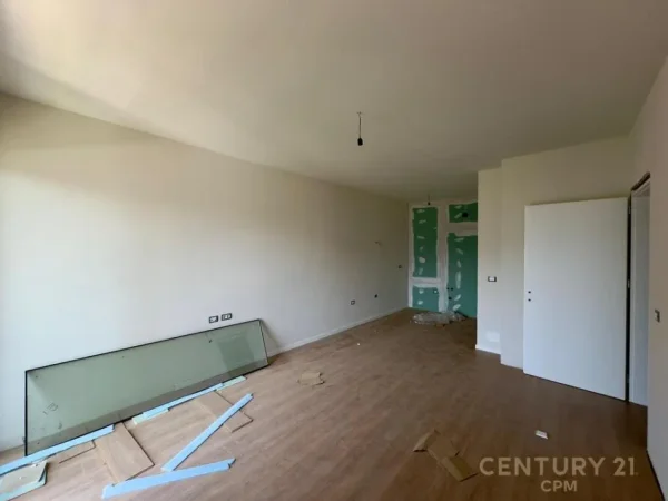 Tirane, shes apartament+verande | Penthouse 2+1 Kati 5, 103 m² 178.000 € (rruga dritan hoxha)