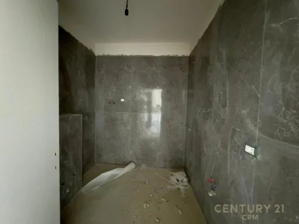 Tirane, shes apartament+verande | Penthouse 2+1 Kati 5, 103 m² 178.000 € (rruga dritan hoxha)