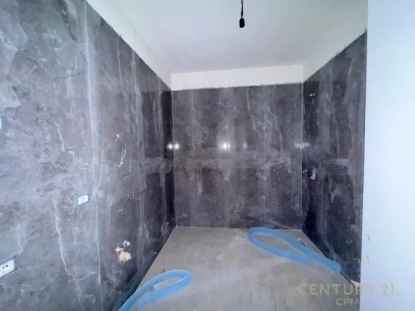 Tirane, shes apartament+verande | Penthouse 2+1 Kati 5, 103 m² 178.000 € (rruga dritan hoxha)