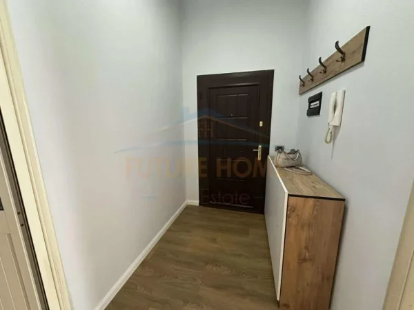 Tirane, jepet me qera apartament 1+1 Kati 1, 83 m² 480 € (Unaza e re)