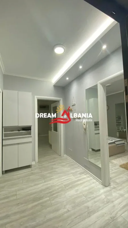 Tirane, jepet me qera apartament 1+1 , 70 m² 650 €