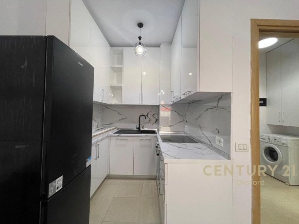 Tirane, jepet me qera apartament+verande | Penthouse 1+1 Kati 7, 60 m² 550 € (report tv)