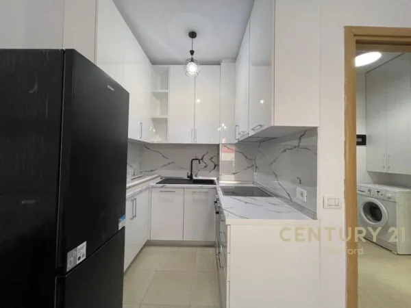 Tirane, jepet me qera apartament+verande | Penthouse 1+1 Kati 7, 60 m² 550 € (report tv)