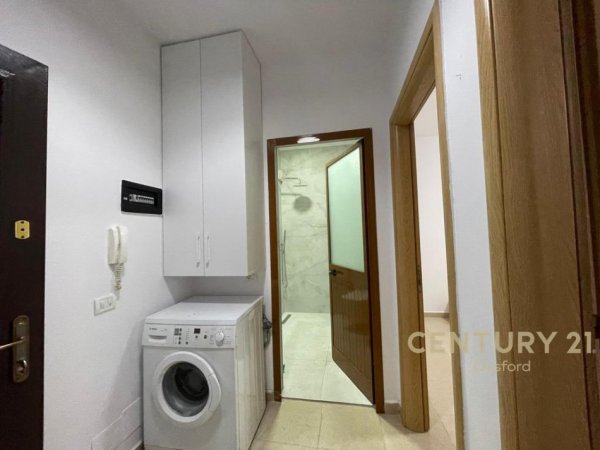Tirane, jepet me qera apartament+verande | Penthouse 1+1 Kati 7, 60 m² 550 € (report tv)