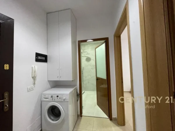 Tirane, jepet me qera apartament+verande | Penthouse 1+1 Kati 7, 60 m² 550 € (report tv)