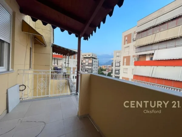 Tirane, jepet me qera apartament+verande | Penthouse 1+1 Kati 7, 60 m² 550 € (report tv)