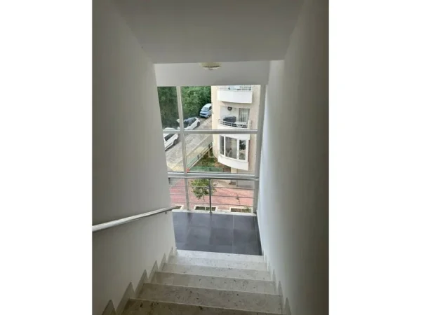 Tirane, shes apartament+verande | Penthouse 3+1 Kati 4, 131 m² 141.000 € (zonen e freskut)