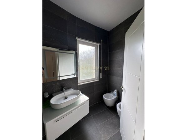 Tirane, shes apartament+verande | Penthouse 3+1 Kati 4, 131 m² 141.000 € (zonen e freskut)