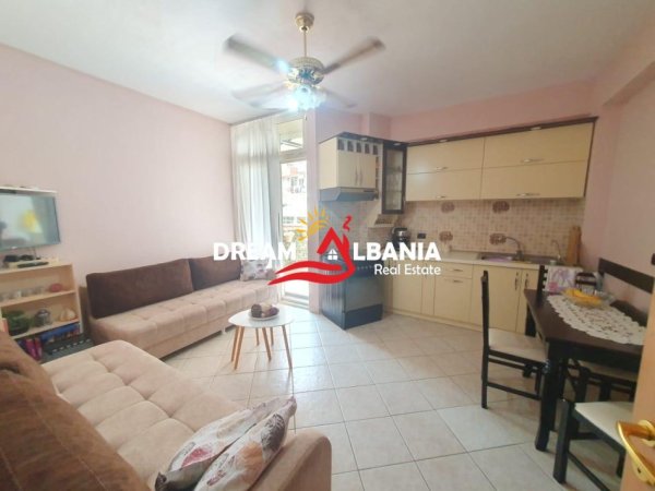 Tirane, jepet me qera apartament 1+1 , 66 m² 420 € (elbassanit)